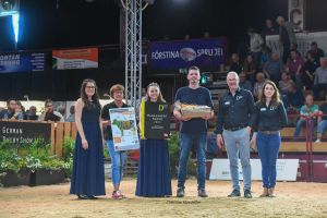 Die Gewinner der Rasse Holsteins in der Betriebsgröße 100 bis 499 Kühe die Kleemann GbR Burhafe
&copy; Christine Massfeller